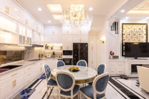 Gam màu trắng vàng-be thanh lịch giúp phòng bếp thêm đẳng cấp